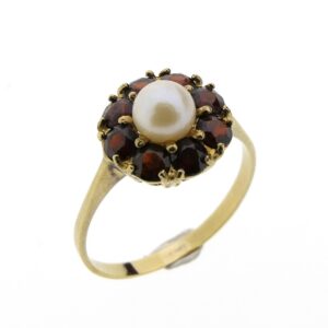 8 karaat entourage ring met parel en granaat