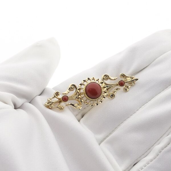 Gouden broche met bloedkoraal | Vintage/antiek
